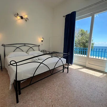 Rada Azzurra Guest house *